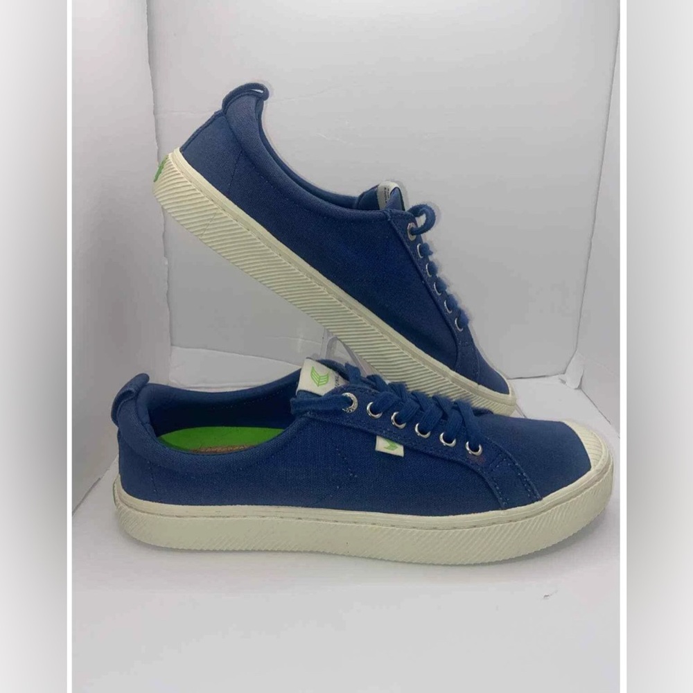 Cariuma OCA Low Navy Canvas Women’s 12.5